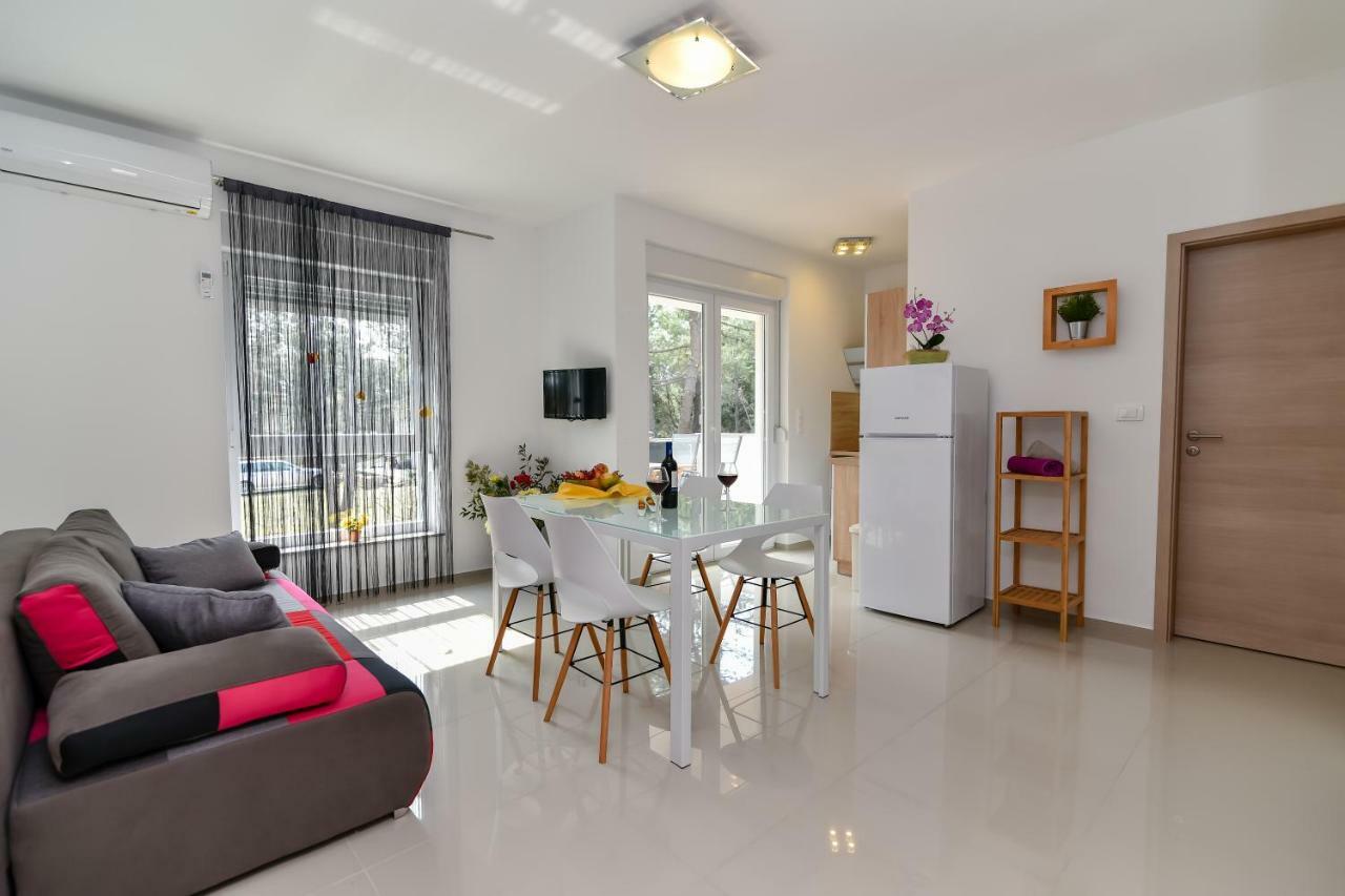 Denis Apartment Вир Экстерьер фото