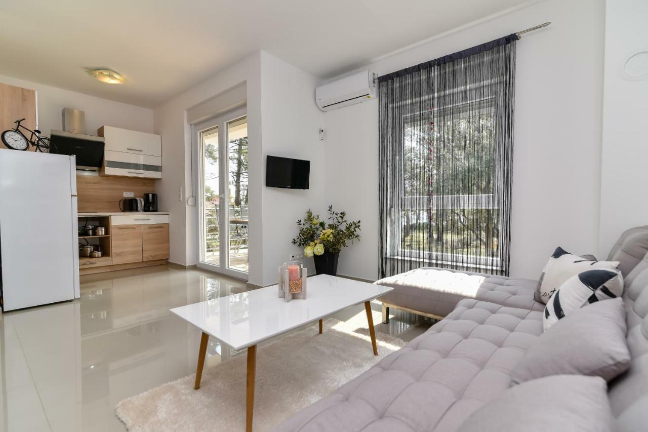 Denis Apartment Вир Экстерьер фото