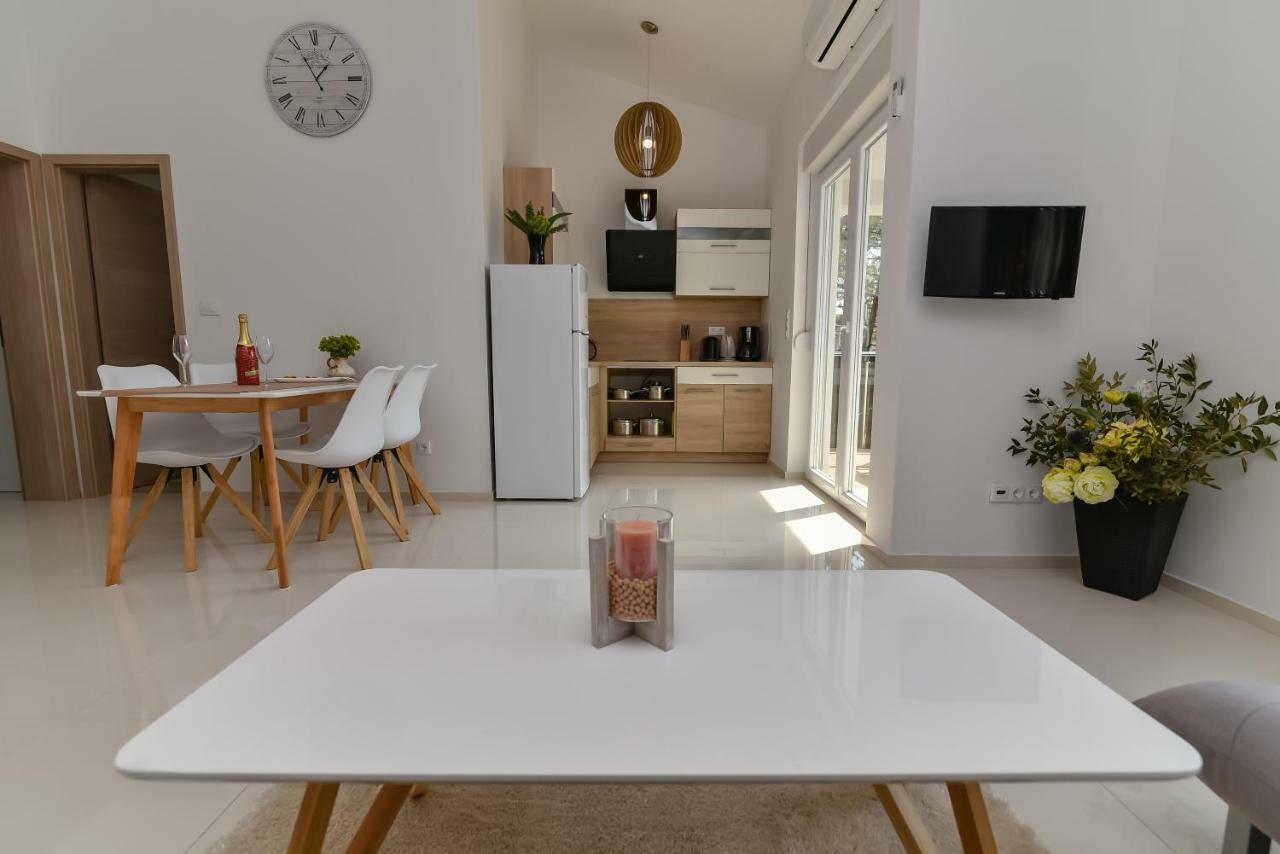 Denis Apartment Вир Экстерьер фото