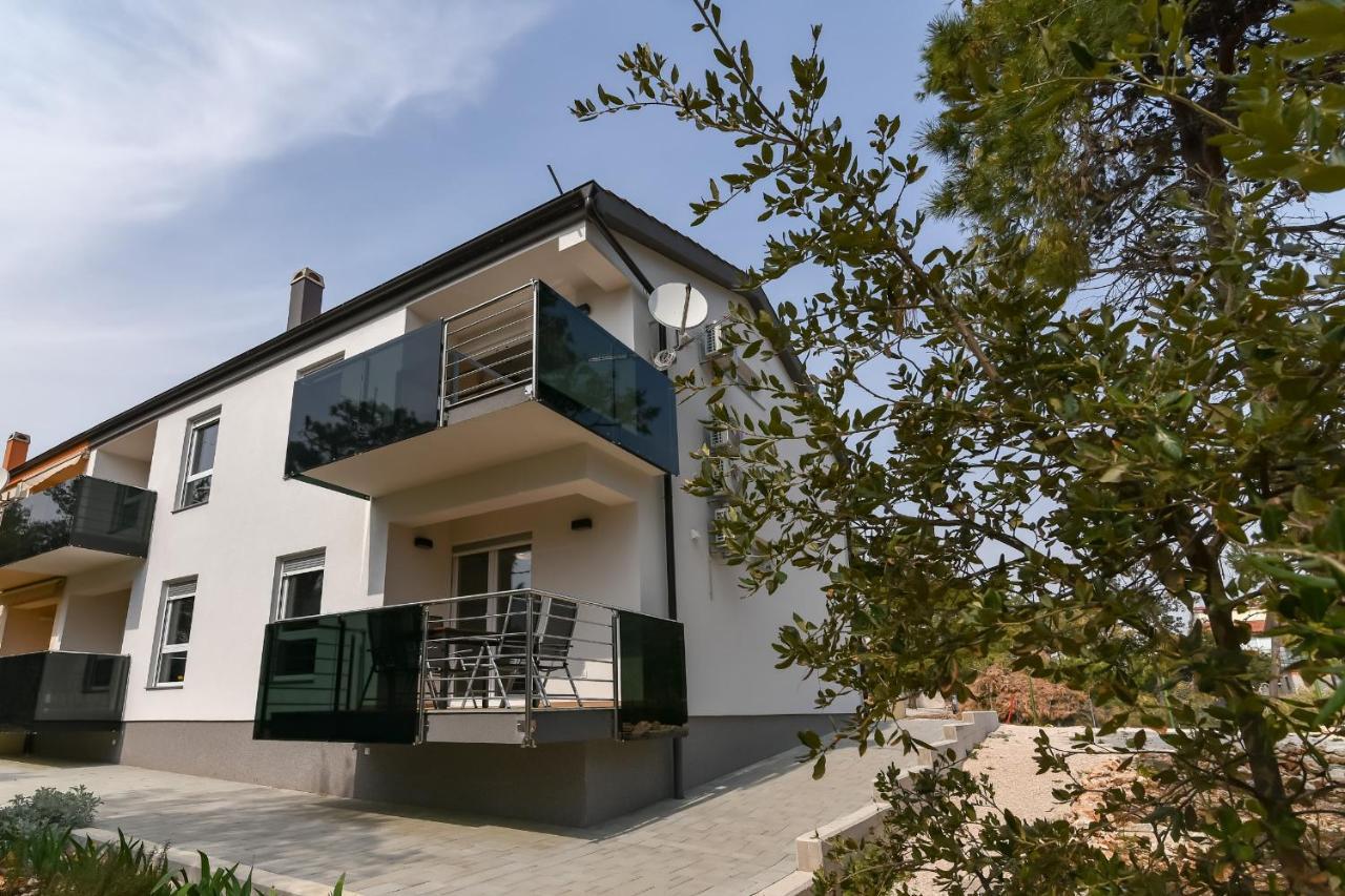 Denis Apartment Вир Экстерьер фото